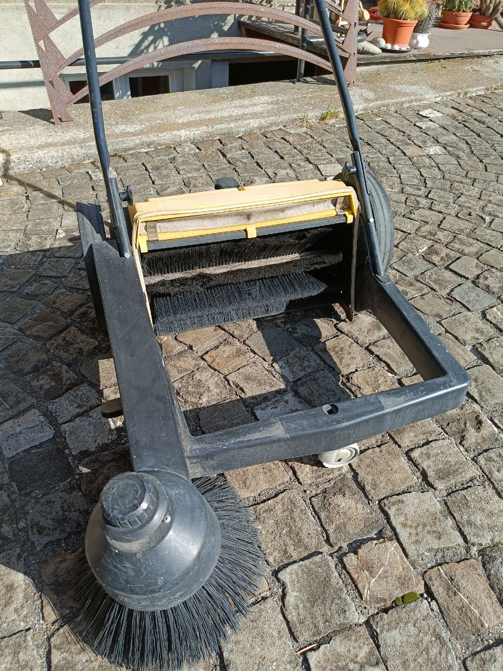 Kärcher Alle Maschinen: Kehrmaschine Kärcher – Gebraucht aus Linden von minisina1997 3