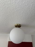 Westwing Deckenleuchte Hitch – Opalglas Weiss/Gold