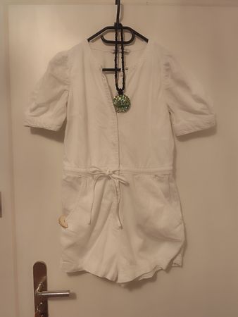Jumpsuit kurz weiss ZARA Grösse M, Kette + Ohrenringe