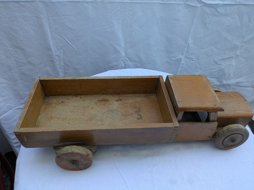 Jouets: Holzspielzeug: Vintage Lastwagen zum Spielen mit Holzräder – D'occasion à Gossau SG par KaufbeiLisa 1