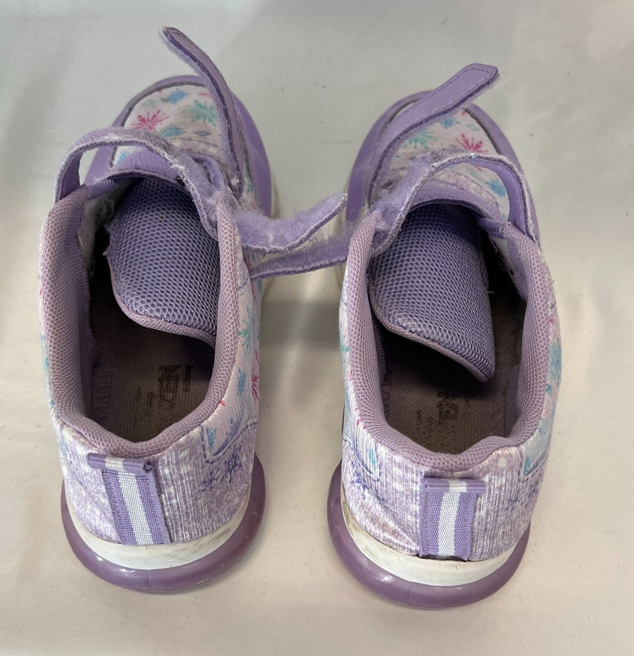 Scarpe per ragazze: Kinder Turnschuhe (Frozen) Gr. 28/29 – Usato da Zürich venduto da Drahtzug 2