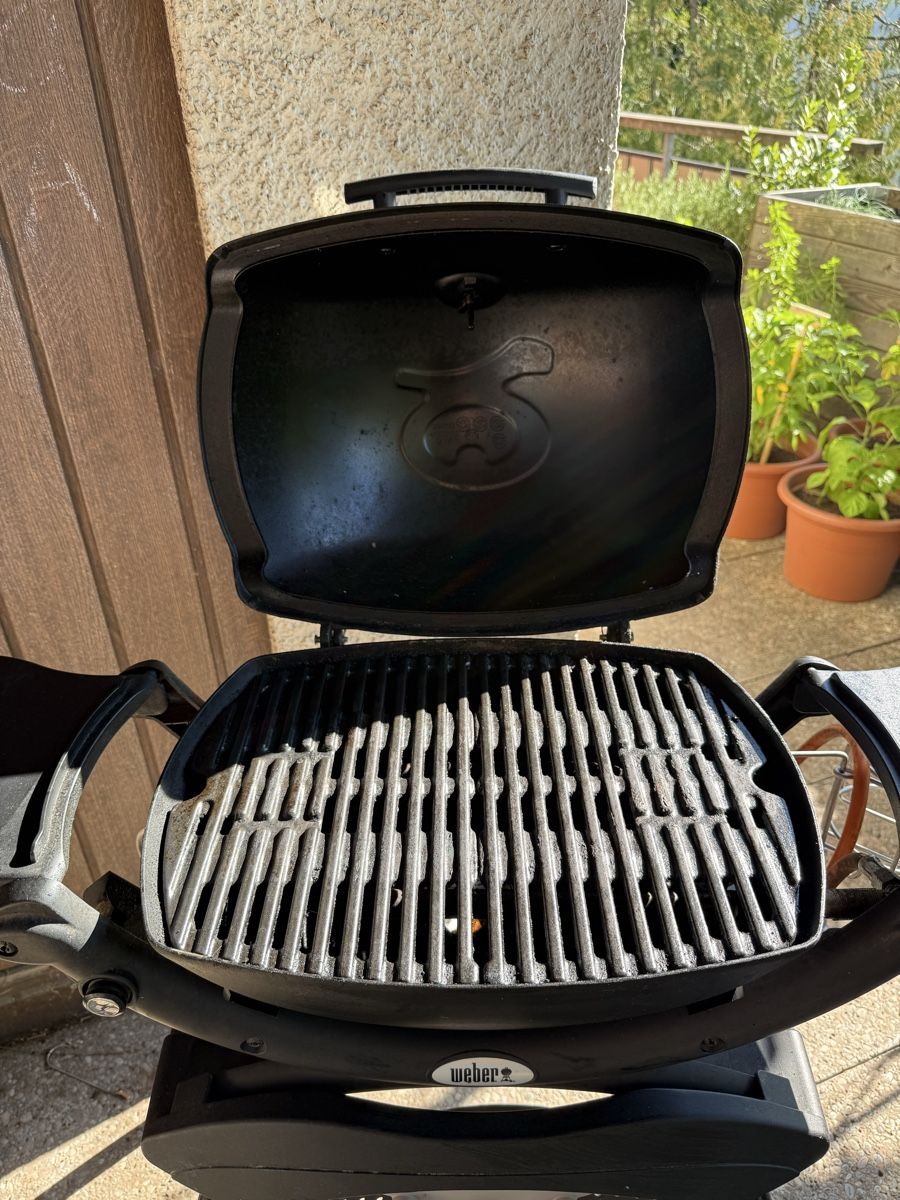 Grils: Weber Grill Q1200 Stand – D'occasion à Wangen ZH par Lumei89 2