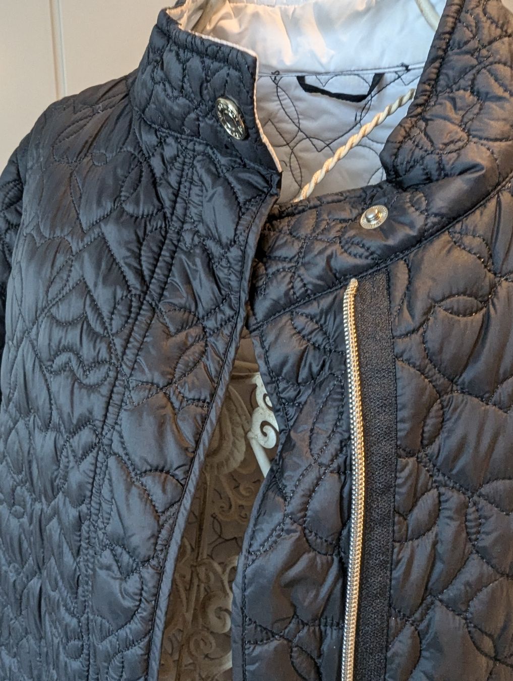 Cappotti: manteau matelassé ARMANI – Usato da Teufen venduto da Mariebotschi 2