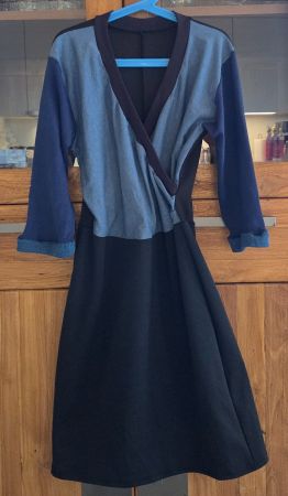 Kleid Wickeloptik,tiefes Dekolletée,viererlei blau,Gr.38