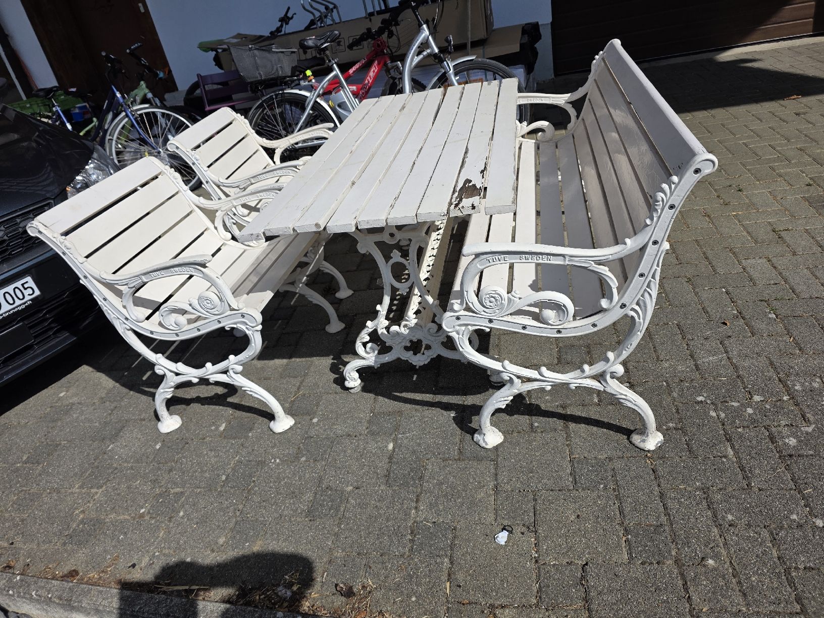 Set di tavolo e panche: Gartentisch mit Bänken weiss Eisen Holz – Usato da Bözberg venduto da Escavado 1