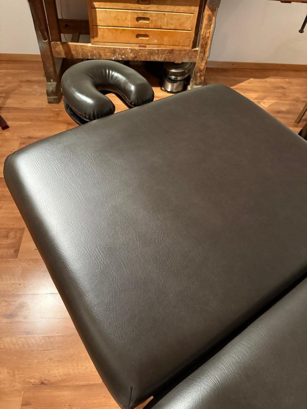 Lettini & sedie per cosmetici: Table de massage/esthétique pro réglable - Bon état – Usato da St-imier venduto da chr_7zhj 1