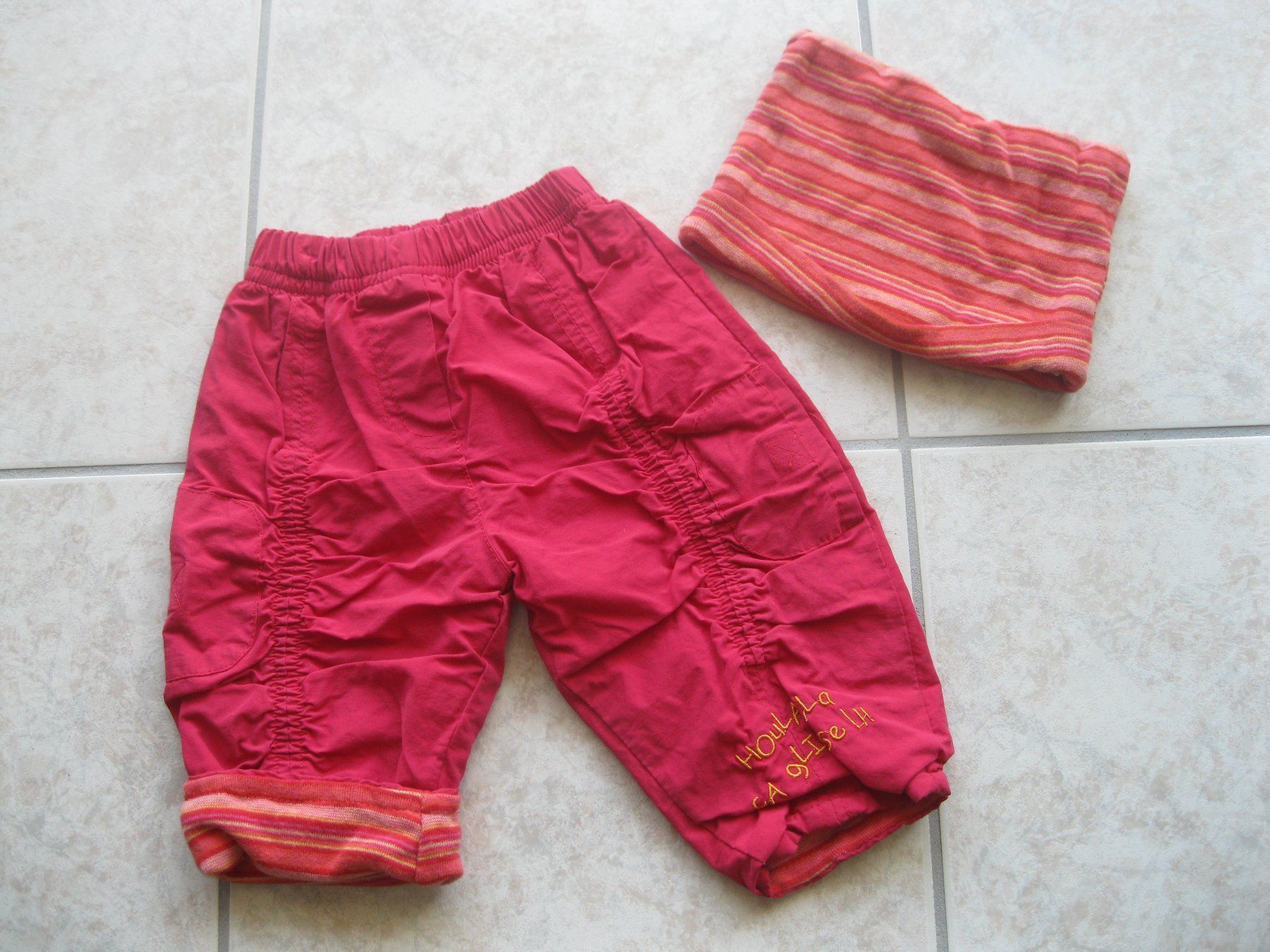Lotti & Set di vestiti: pantalon/bonnet taille 74 – Usato da vouvry venduto da -tivoli-
