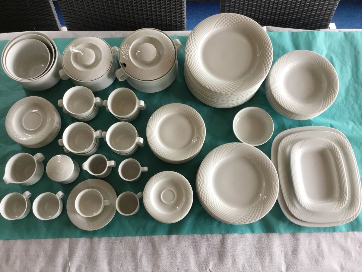 Hutschenreuther Set di piatti: Hutschenreuther Scala Grosser Speiseservice – Usato da St. Gallen venduto da chamilla