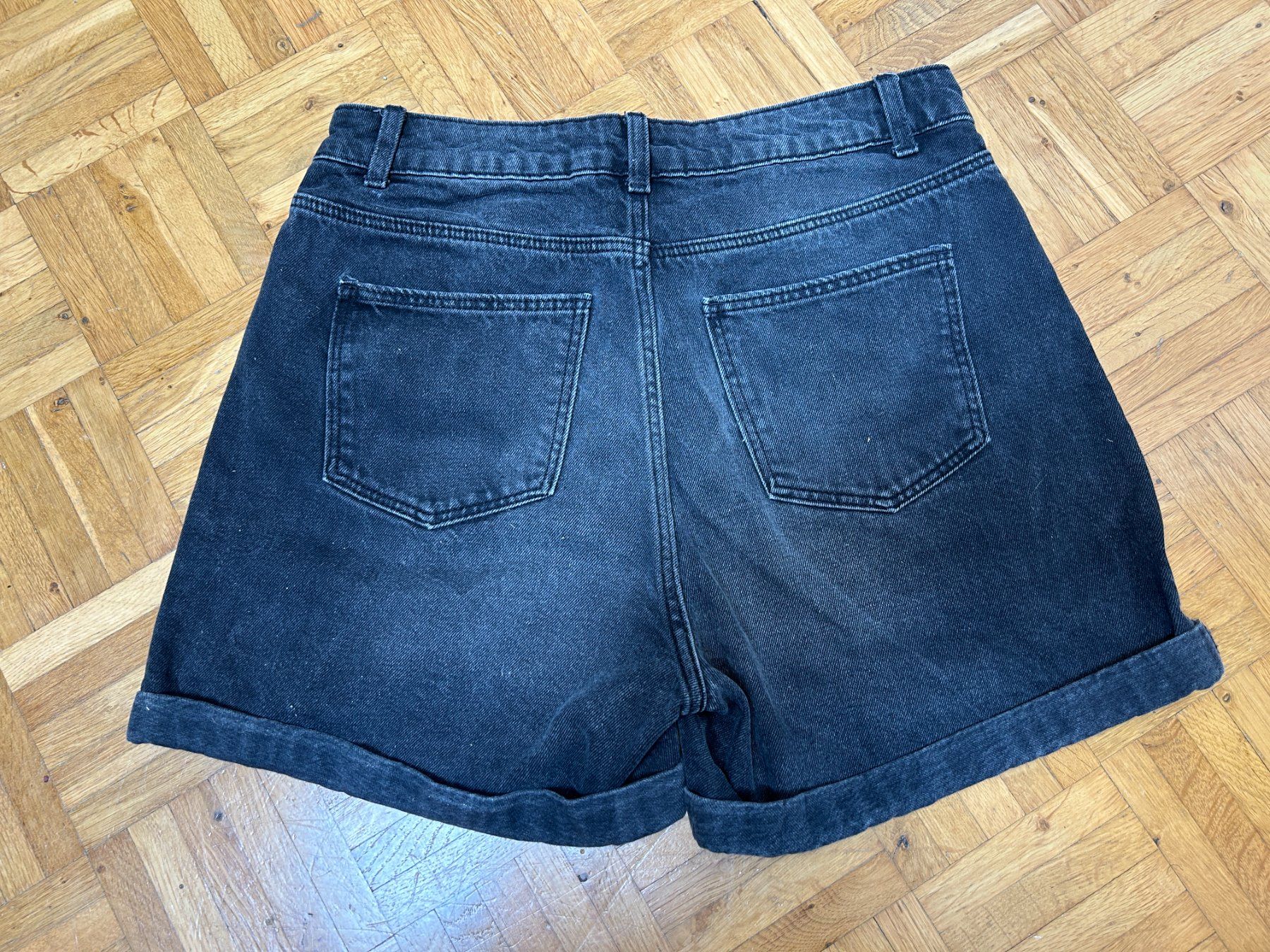 Jeans: Short en jean noir – Usato da Soyhières venduto da Maponos 1