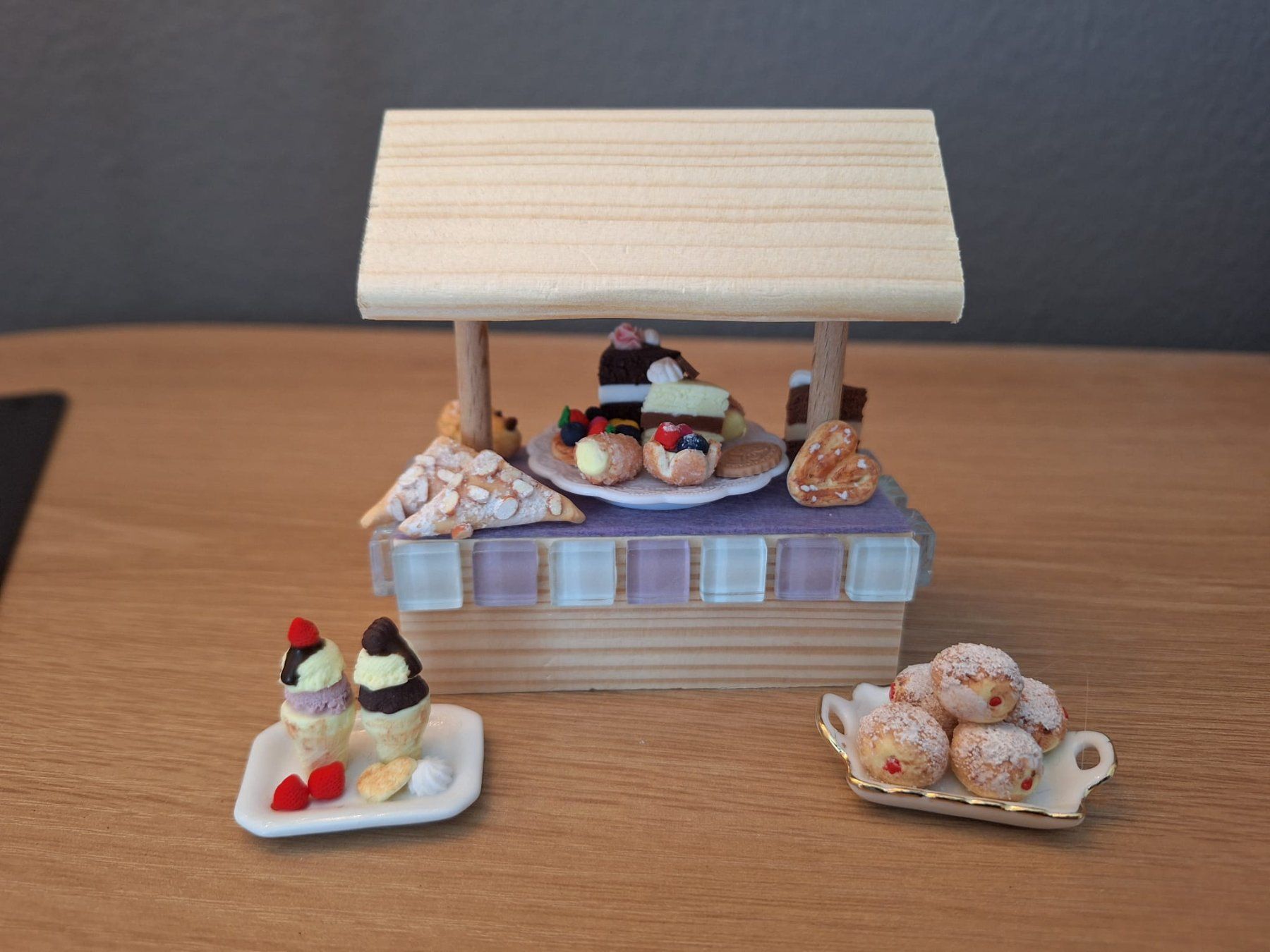 Case e mobili per bambole: Puppenhaus Marktstand – Nuovo (secondo la descrizione) da Zürich venduto da HandmadeTinyFood 5