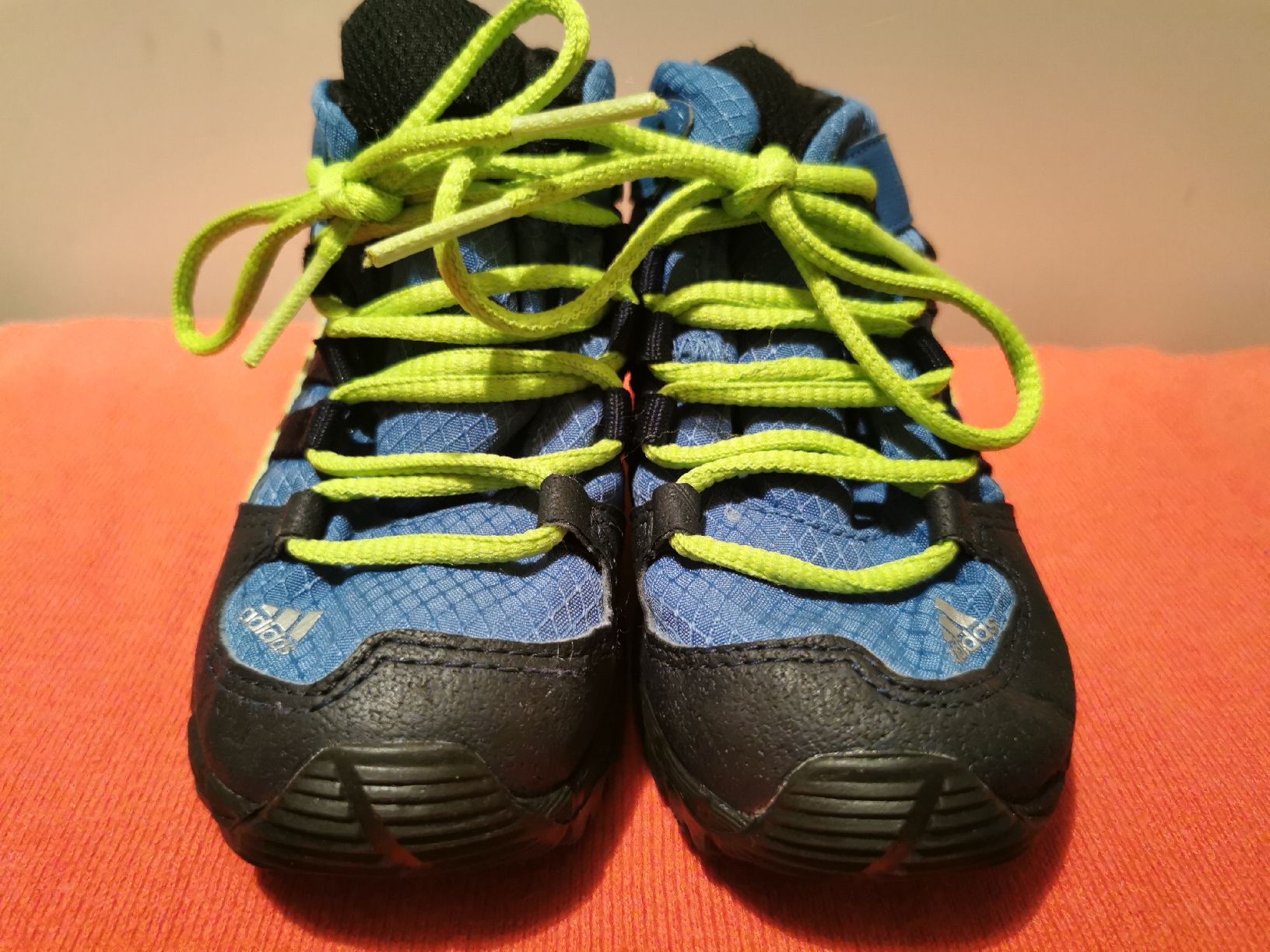 Adidas Scarpe da uomo: Adidas Kinder Schuhe Gr. 22 – Nuovo e nell'imballaggio originale da Schlieren venduto da vlalif 1