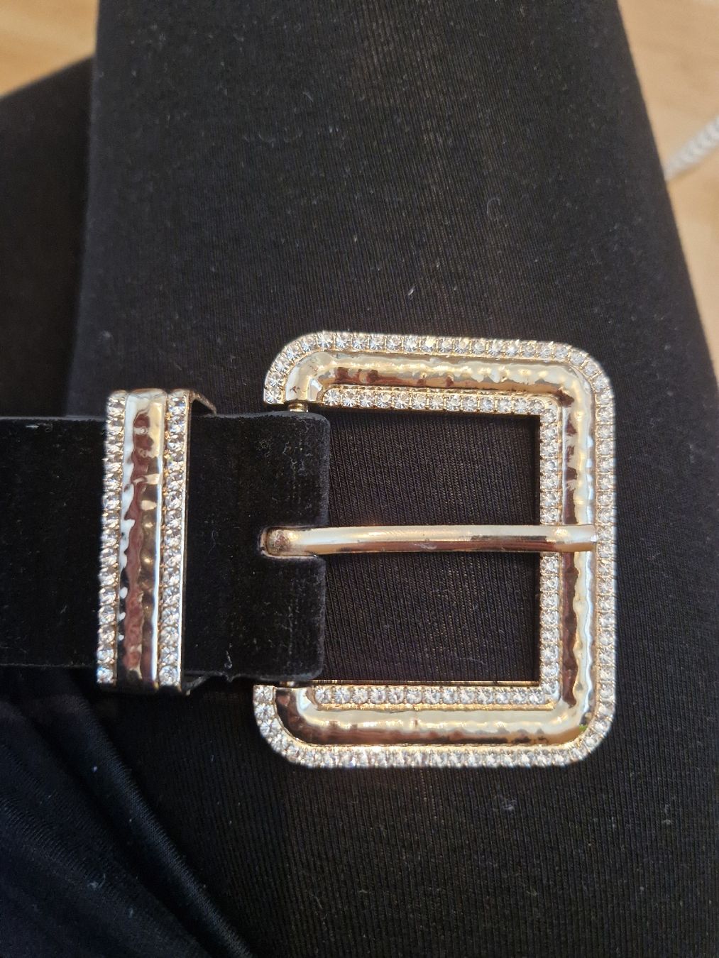 Gürtel: Schicker Samtgürtel mit Strass-Schnalle – Neu (gemäss Beschreibung) aus Ebikon von kov_9vqb