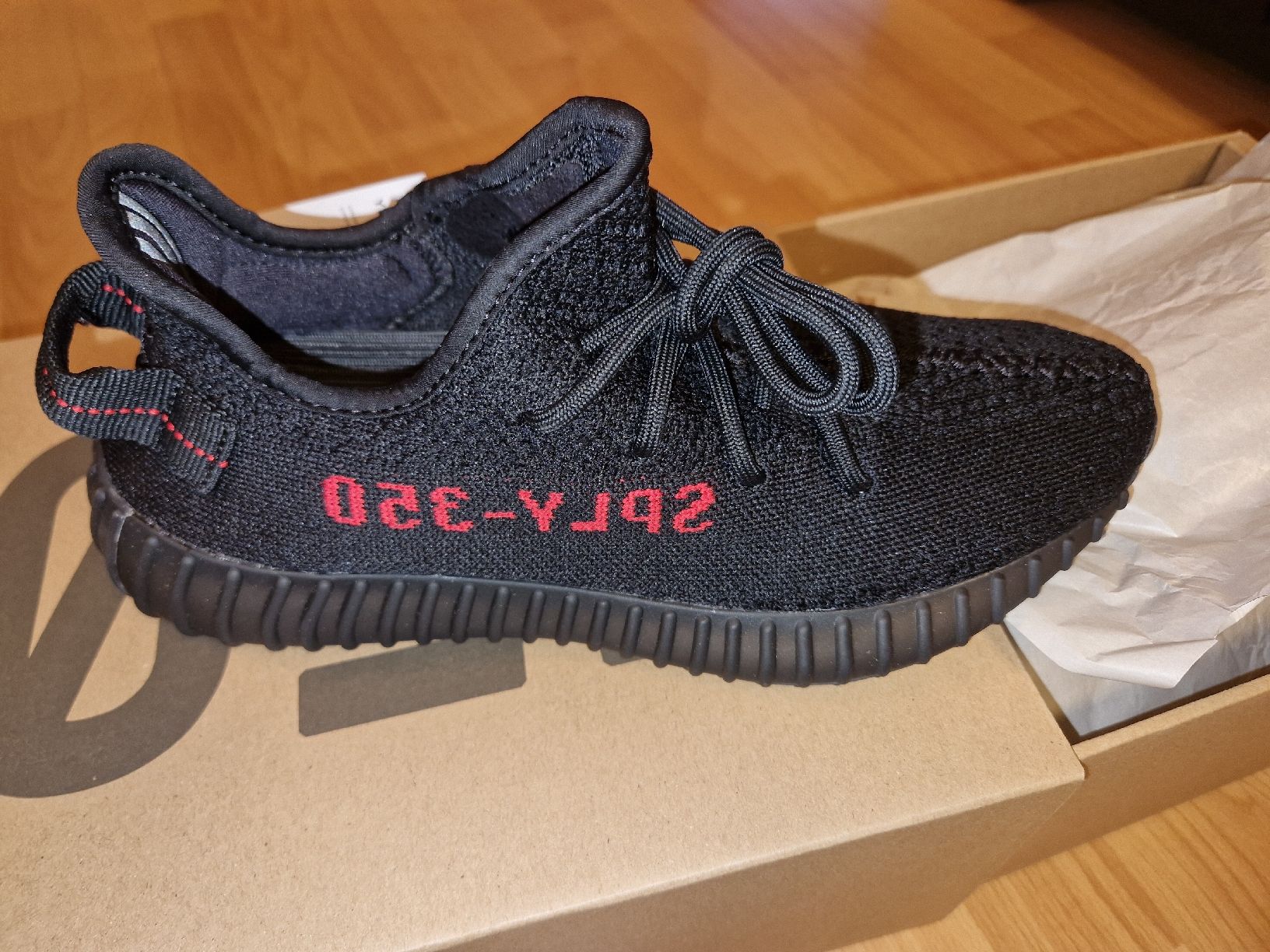 Scarpe da uomo: Yeezy Boost 350 V2 "Bred", Gr. 41 1/3, Neu+OVP – Nuovo e nell'imballaggio originale da Olten venduto da hinterhof.olten