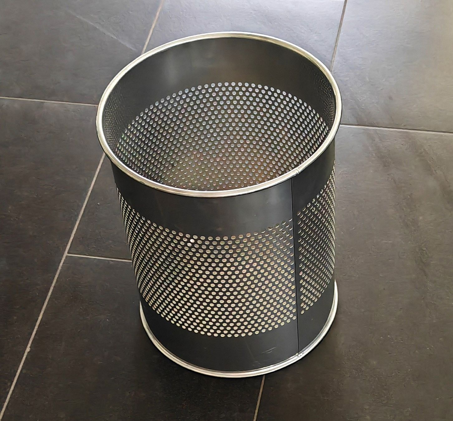 Cestini per rifiuti: Papierkorb aus Metall - chrom 32 x 26 – Usato da Pfäffikon SZ venduto da smartswiss17 1