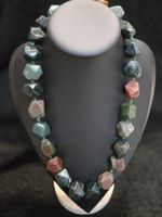 Schöner Edelstein-Schmuck: Halskette mit Achat Steinen!