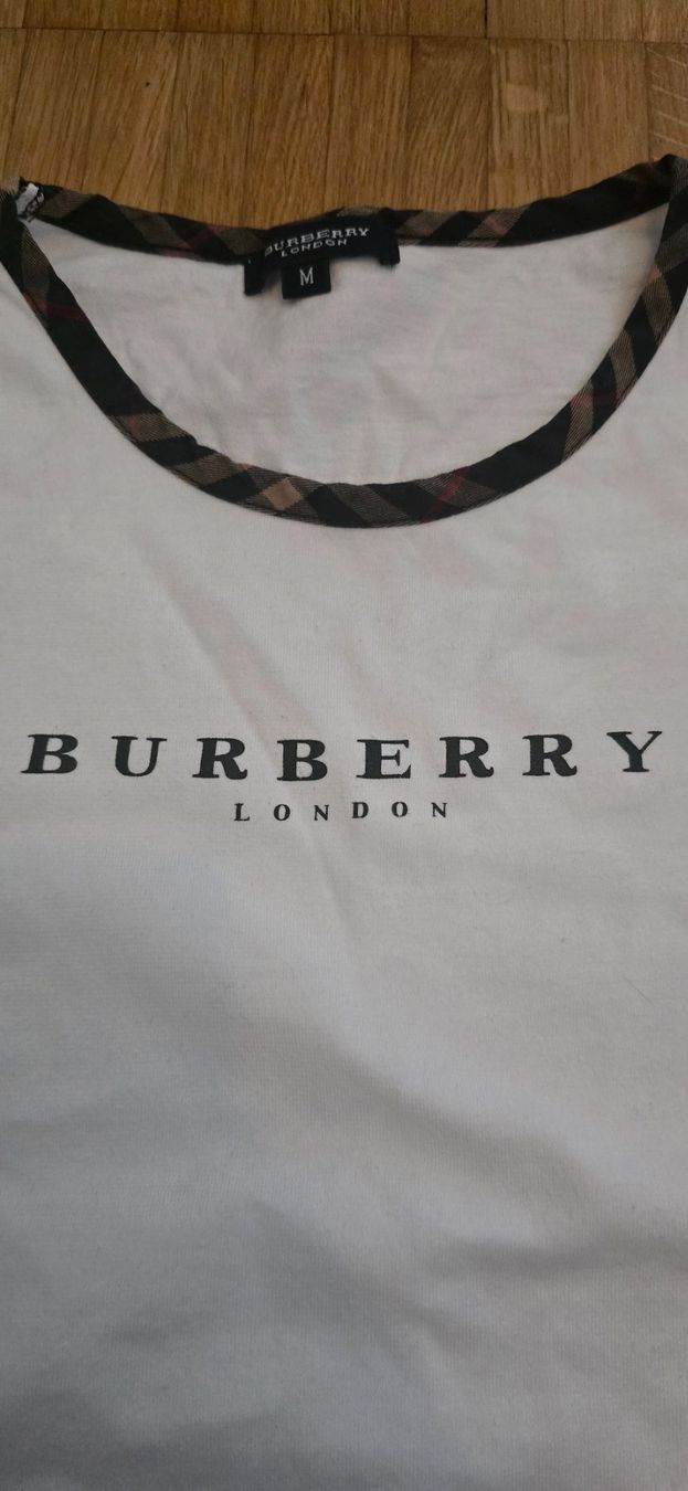 Burberry T-shirts: Burberry t shirt – D'occasion à Oberglatt ZH par ros_w89m 2