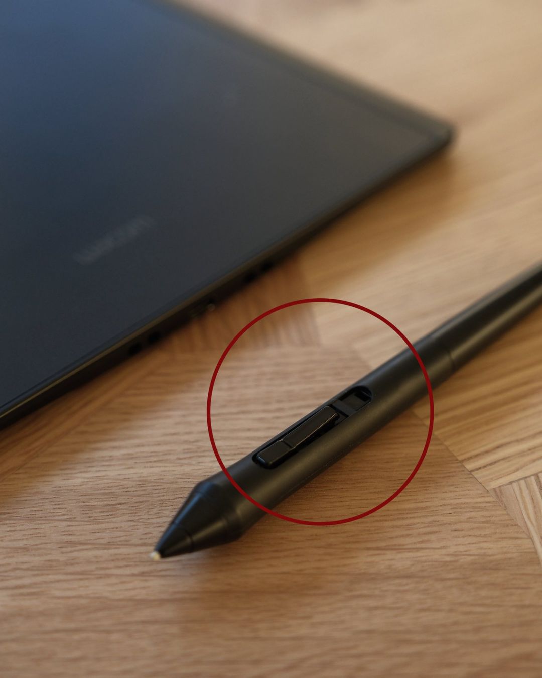 Wacom Tablet PC: Wacom Intuos Pro M Grafiktablett PTH-660-S mit Accessory Kit – Usato da Chur venduto da martin_tschigg 4