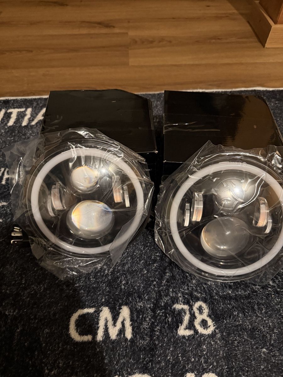Jeep Toutes les pièces auto: Jeep Wrangler LED-Scheinwerfer – Neuf avec emballage d'origine à Brienz BE par dzubricky