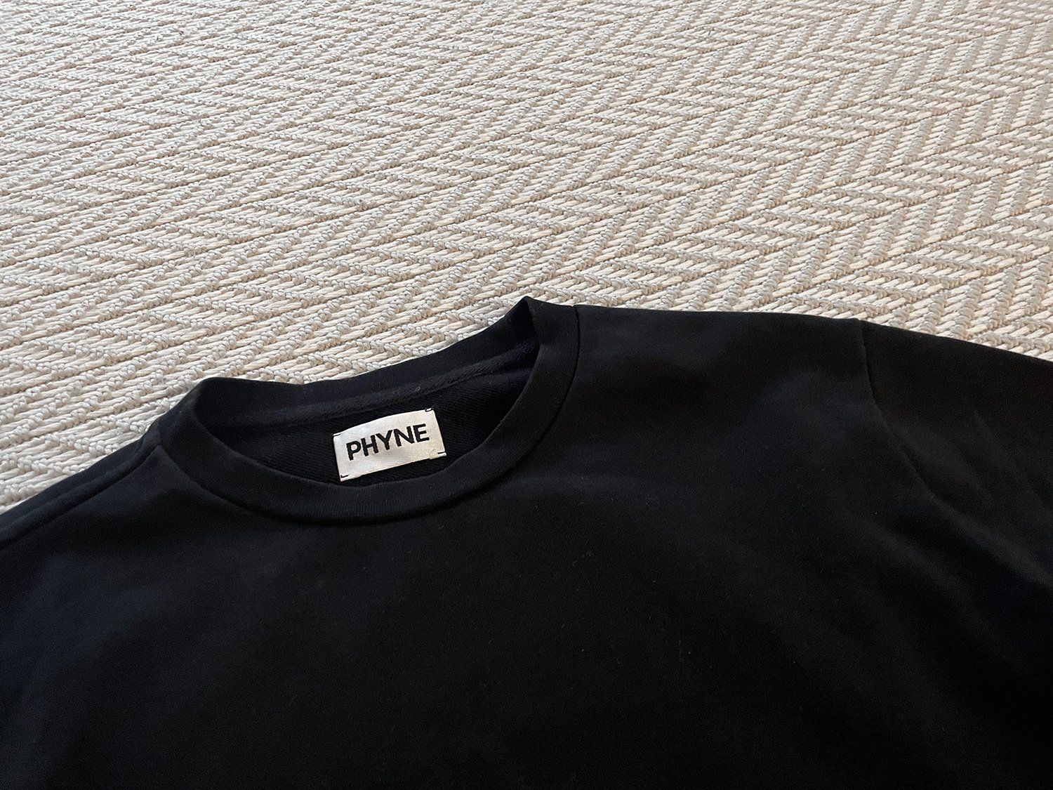 Maglioni & Felpe: PHYNE Pullover in Schwarz – Usato da Maienfeld venduto da formdok