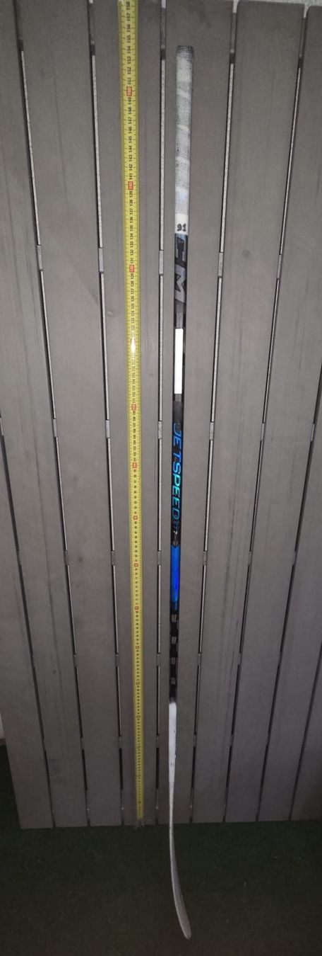 Ccm Bastoni & Pale: CCM Jetspeed 7 Pro, Rechts, 65 Flex, P28 – Usato da Adliswil venduto da hon_byn8