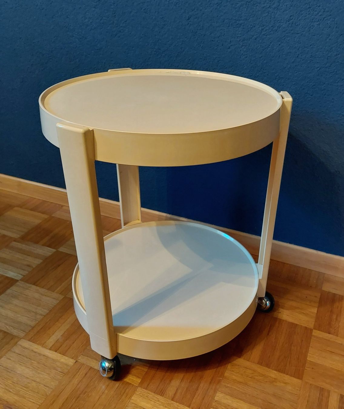 Tische: Space Age 70er Jahre Beistelltisch – Gebraucht aus Thun von nad_x8nk 2