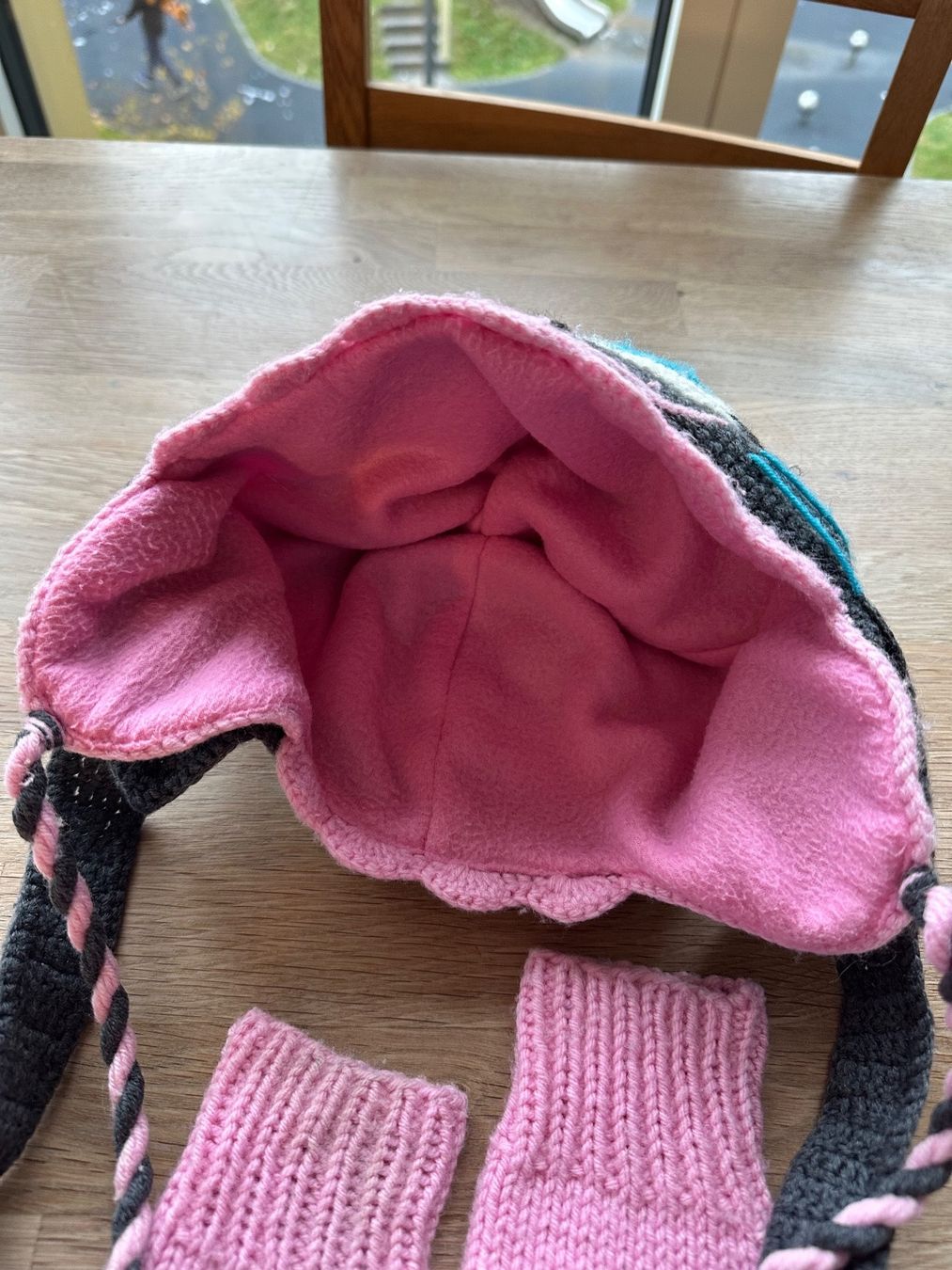 Altro abbigliamento per bambina: Kinder Wintermütze mit Handschuhe im Kätzchen-Look – Usato da Luzern venduto da nad_nf8f 1