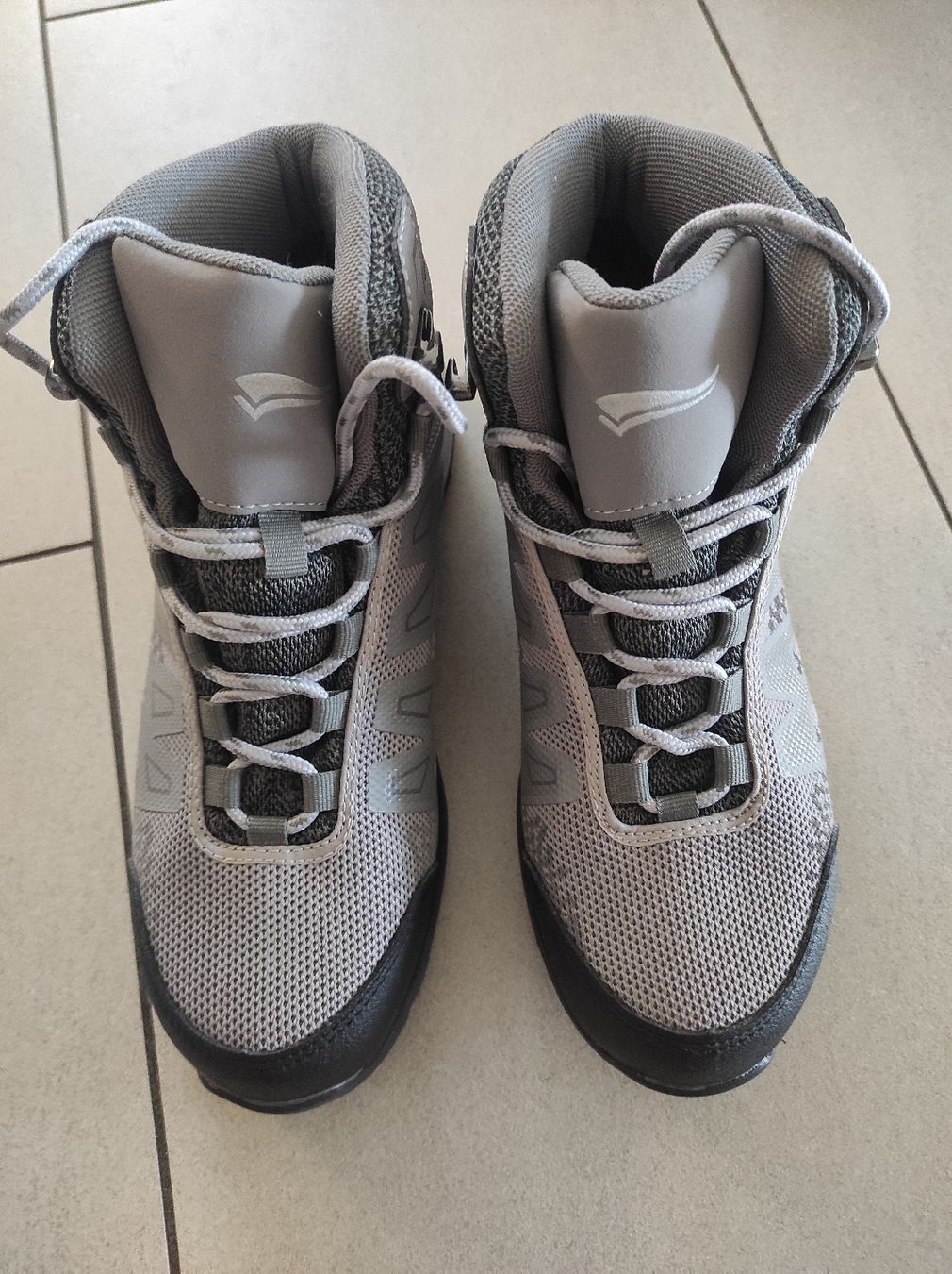 Chaussures filles: Wanderschuhe  gr 37, grau, neu. – Neuf (Voir description) à Rupperswil par Tynna 1