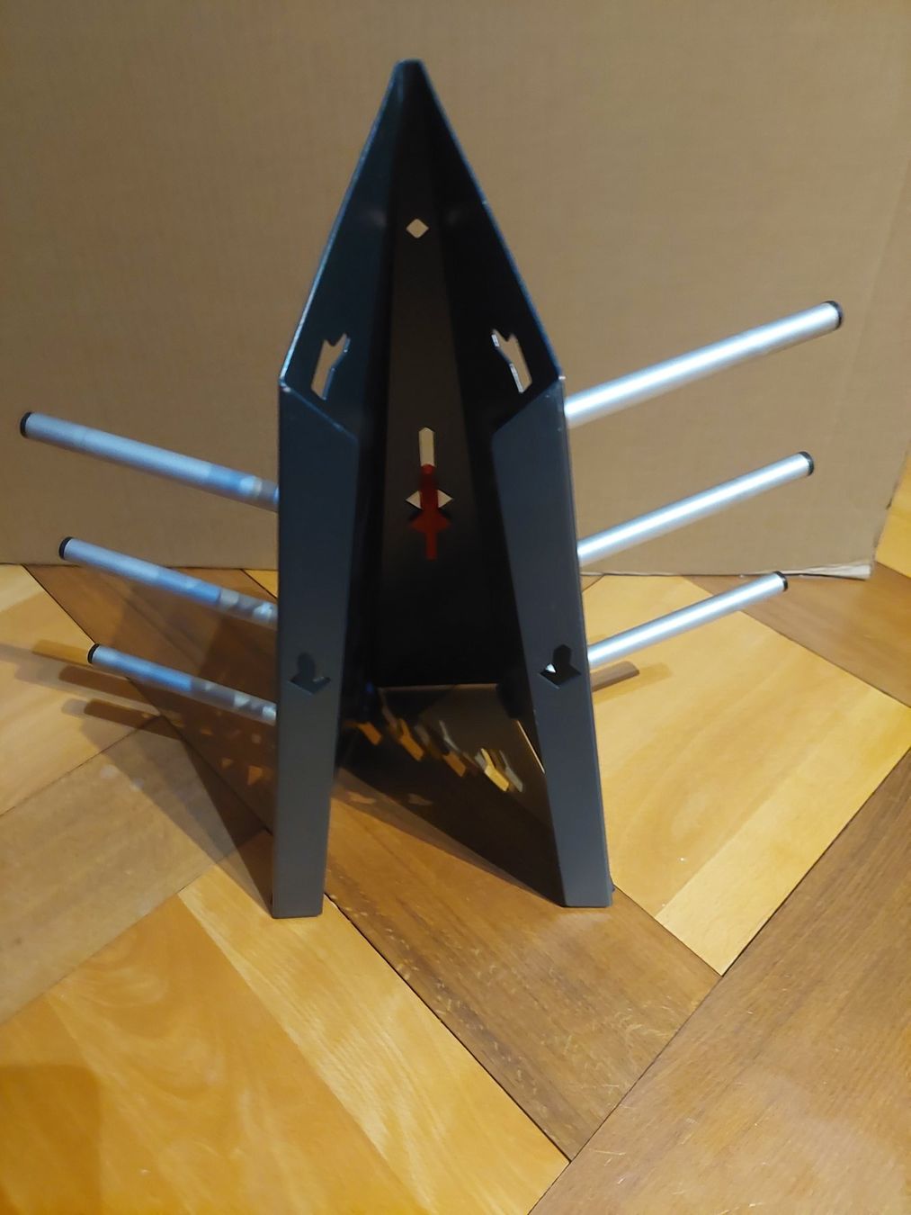 Tutti gli attrezzi: Geschenkbandabroller mit 6 Halterungen und Schneidemesser – Usato da Beckenried venduto da Havacola 8