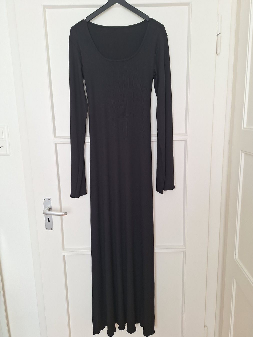 Vestiti: Robe noire slim fit, taille M neuve – Nuovo (secondo la descrizione) da Lausanne venduto da anta-123