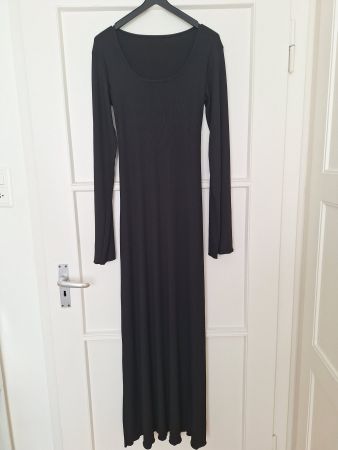 Robe noire slim fit, taille M neuve