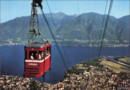 Locarno TI // Seilbahn Cardada rote Kabine Lago Maggiore