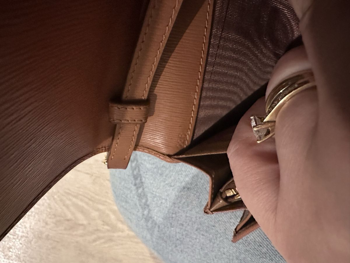 Prada Altro in  Abbigliamento & Accessori: Prada borsa a tracolla in pelle marrone con catena – Usato da Niedergösgen venduto da ani_bq8w 6