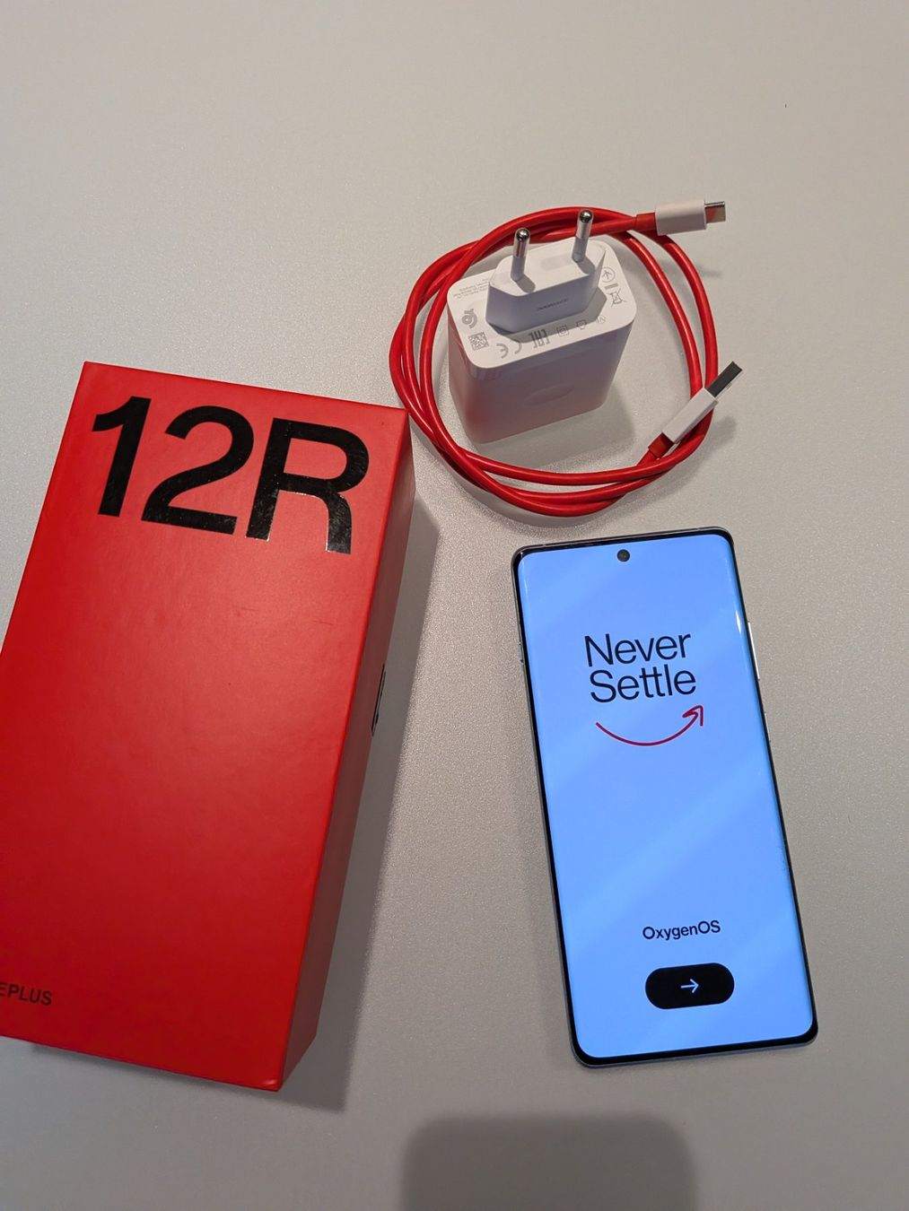 OnePlus Telefoni cellulari / Smartphones: OnePlus 12R in cool blue – Usato da Ins venduto da Murmeltier60
