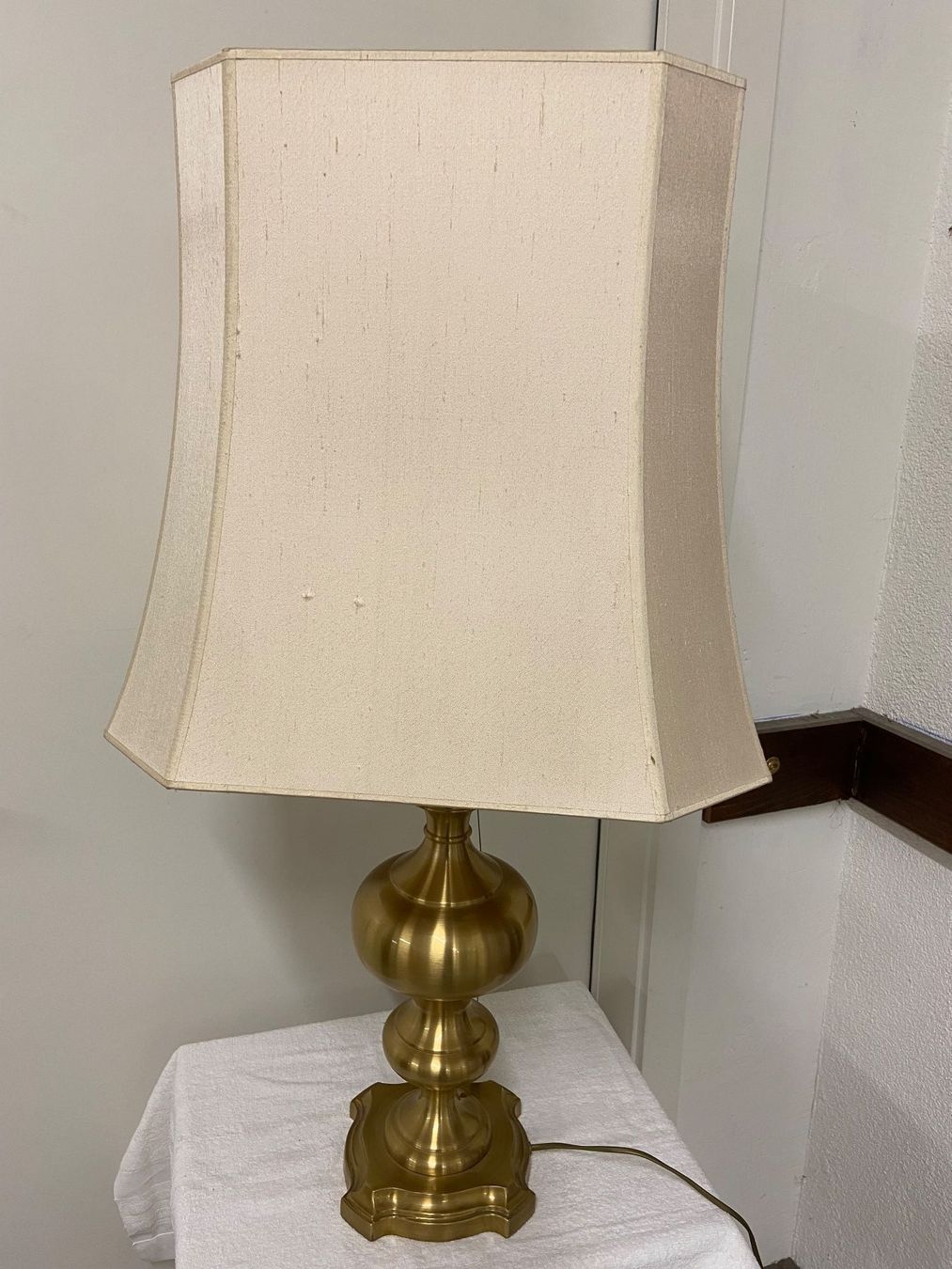 Lampen: ELEGANTE TISCHLAMPE AUS MESSING – Gebraucht aus Dietikon von brocki-eyra 4