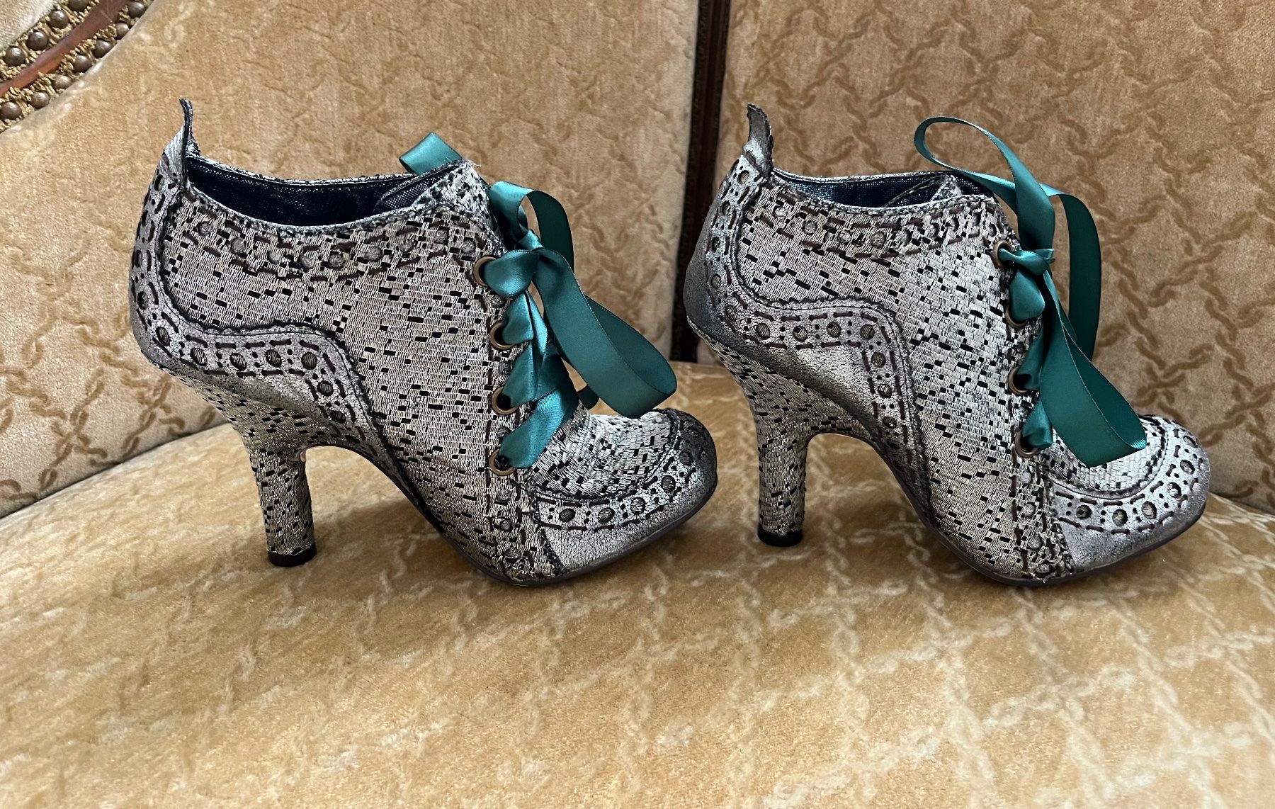 Scarpe da donna: Pumps Irregular Choice Gr: 37 silber – Nuovo (secondo la descrizione) da Arboldswil venduto da Sonnenelfe 5