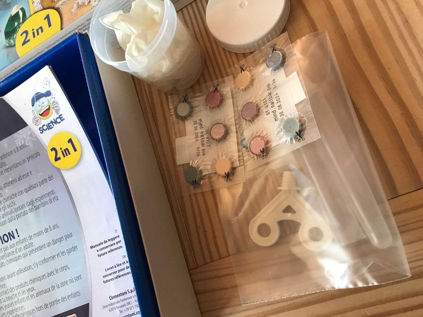 Giochi: Jeu de science: créer des cristaux – Nuovo (secondo la descrizione) da Châtelaine venduto da Mariabella 2