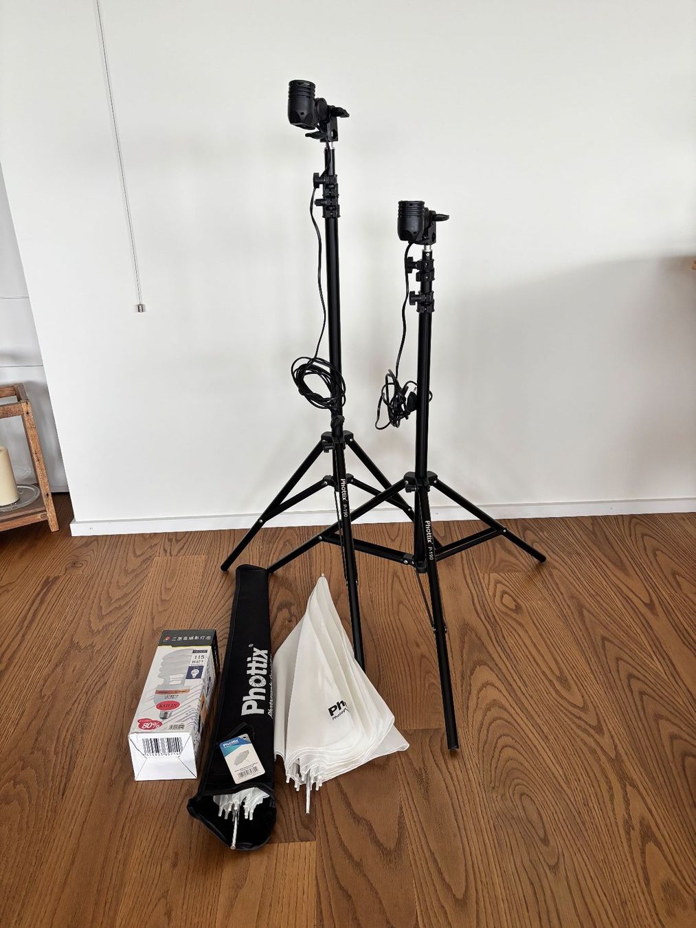 Treppiedi & Teste: Phottix P-190 / 2 Lampenstative, 2 Schirme – Usato da Nussbaumen AG venduto da sawebaag