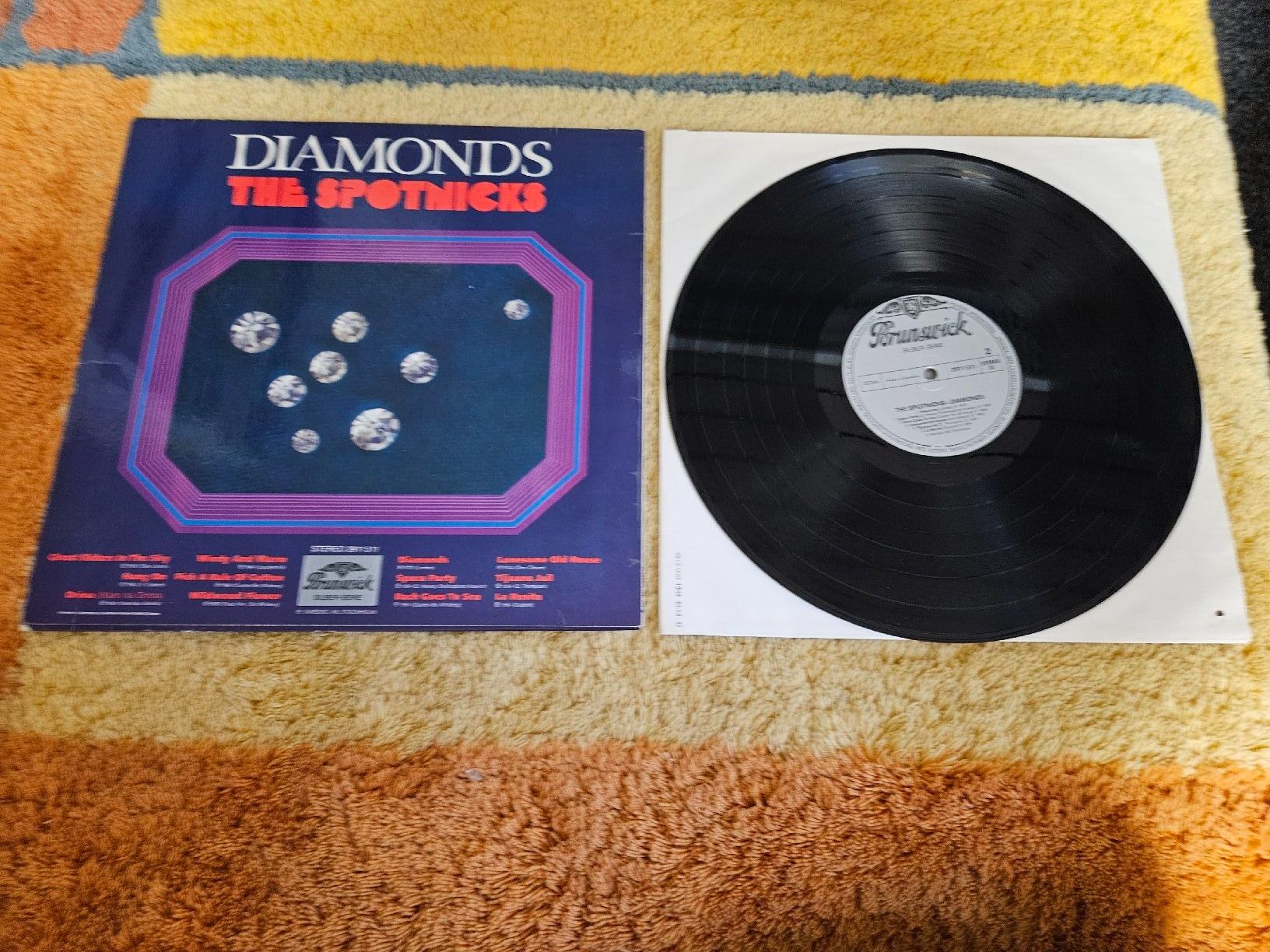 Dischi in vinile: Spotnicks Schallplatte Lp - Diamonds – Nuovo (secondo la descrizione) da Lyss venduto da Alexine 1