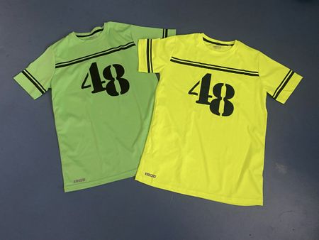 2 Sportshirts, grün und gelb, Gr. 158/164