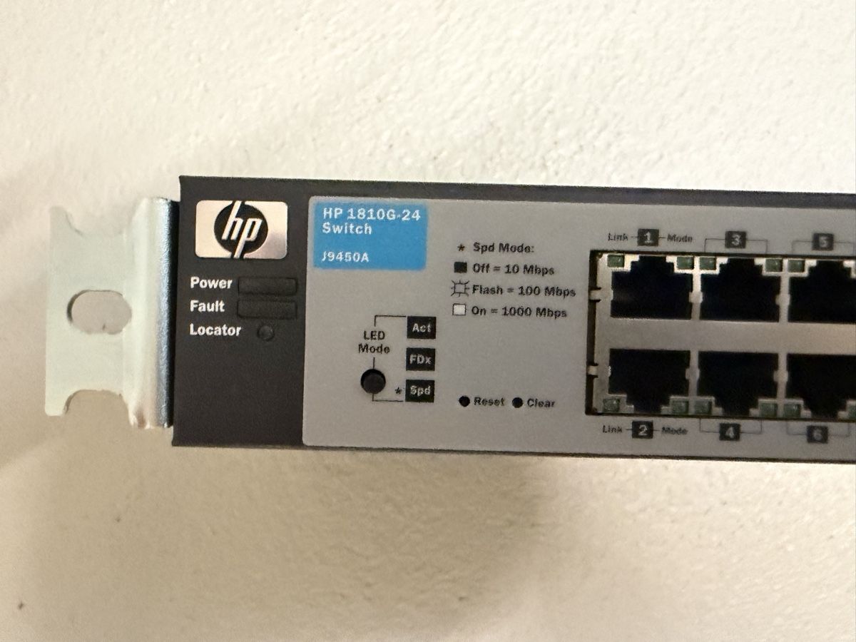 Hewlett Packard Hub & Switch: HP 1810G-24 Switch J9450A – Difettoso da Aeschi SO venduto da Bluemail 1
