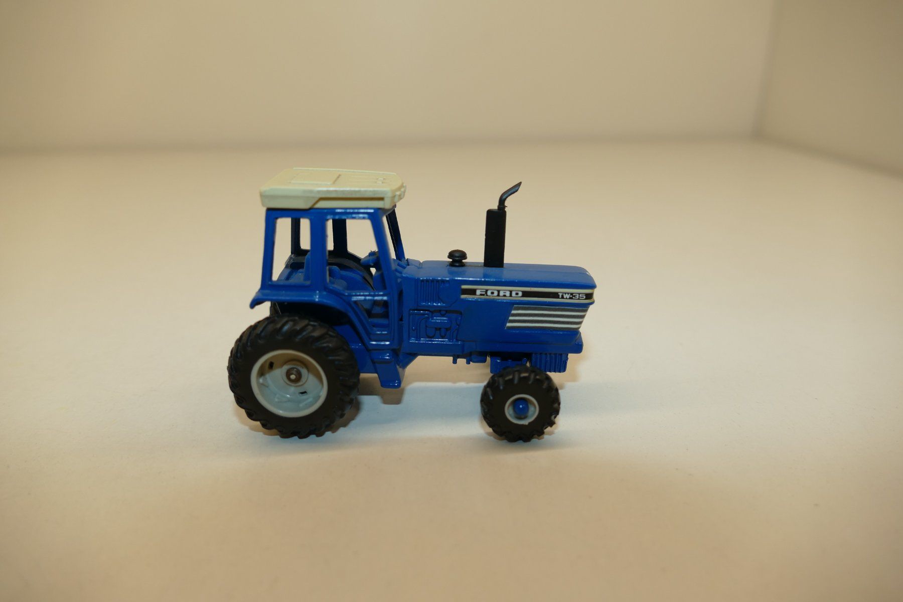 Ford Modellini d'auto: ERTL Metallmodel: Ford TW-35 Traktor – Nuovo (secondo la descrizione) da Niederhasli venduto da rail-duerst 3