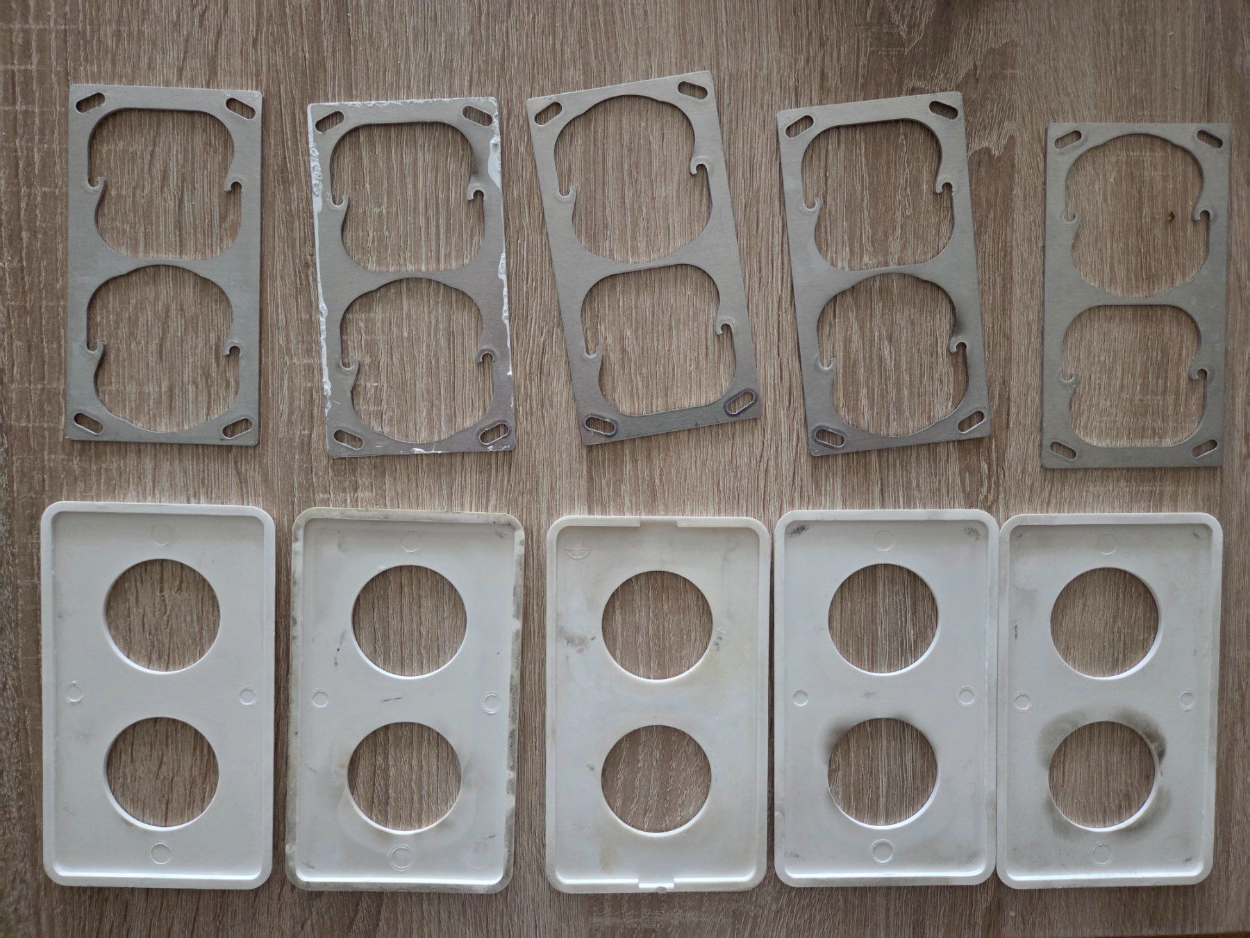 Spine: Doppel Steckdose Abdeckung Standard  2x d42 (d43) – Usato da Zürich venduto da Alibaba1234 1