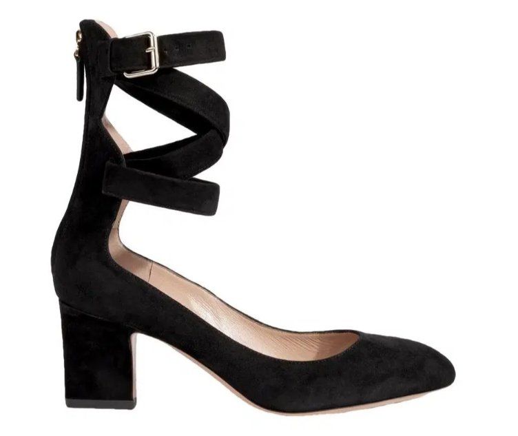 Valentino Chaussures femmes: Escarpins Valentino suede noir taille 41 – D'occasion à Saviese par cyr_6rkk