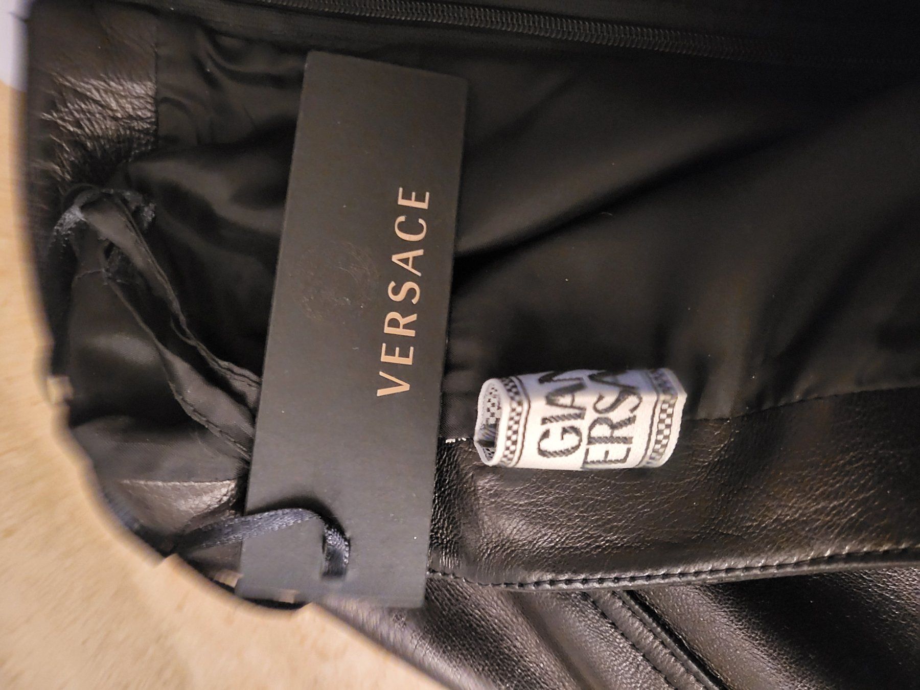 Versace Hosen: Pantalon vintage Gianni Versace en cuir – Neu und originalverpackt aus Massagno von car_fj8m 2