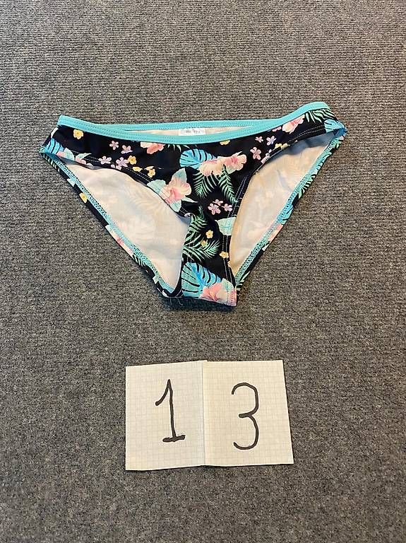 Badekleider & Bikinis: Maillot de bain - Uniquement le bas – Gebraucht aus Genève von Actarus17