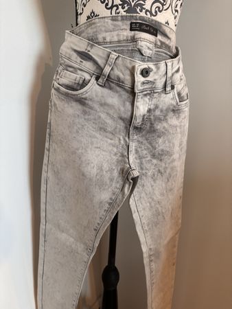 Clockhouse Jeans, helle Waschung, Gr. 40, neuwertig!