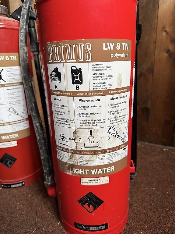 Extincteurs: Feuerlöscher, 4 Stück – D'occasion à Münchwilen AG par me2work