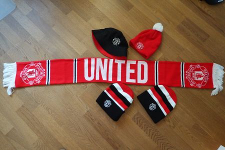 Original Manchester United Fan-Artikel 4 Mützen + 1 Schal