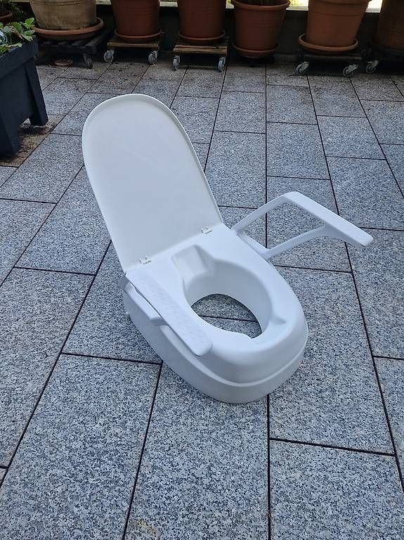 WC: Rialzo WC DIETZ SmartFix con braccioli regolabile – D'occasion à Losone par Boeder1 3