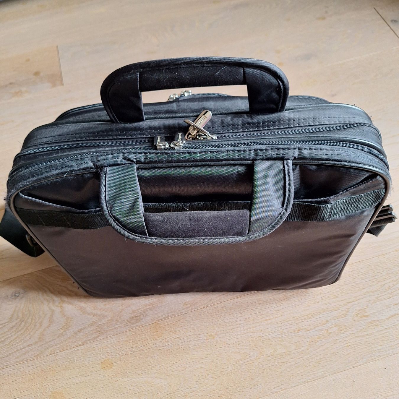 Koffer & Taschen: Laptop-Tasche von Targus – Gebraucht aus Nussbaumen AG von Hilai 1